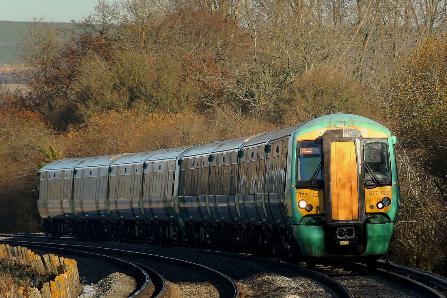 Rail passenger numbers plummet following Omicron outbreak 