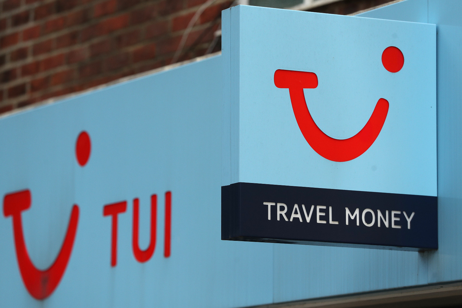 Tui sees Omicron fears hit holiday bookings recovery 