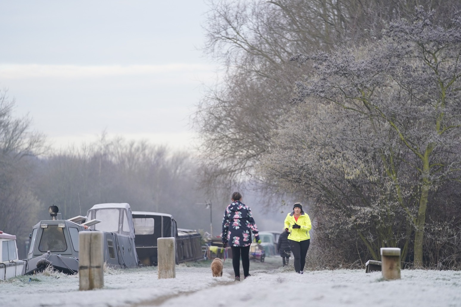 Cold weather alert issued as temperatures set to plummet across parts of UK 