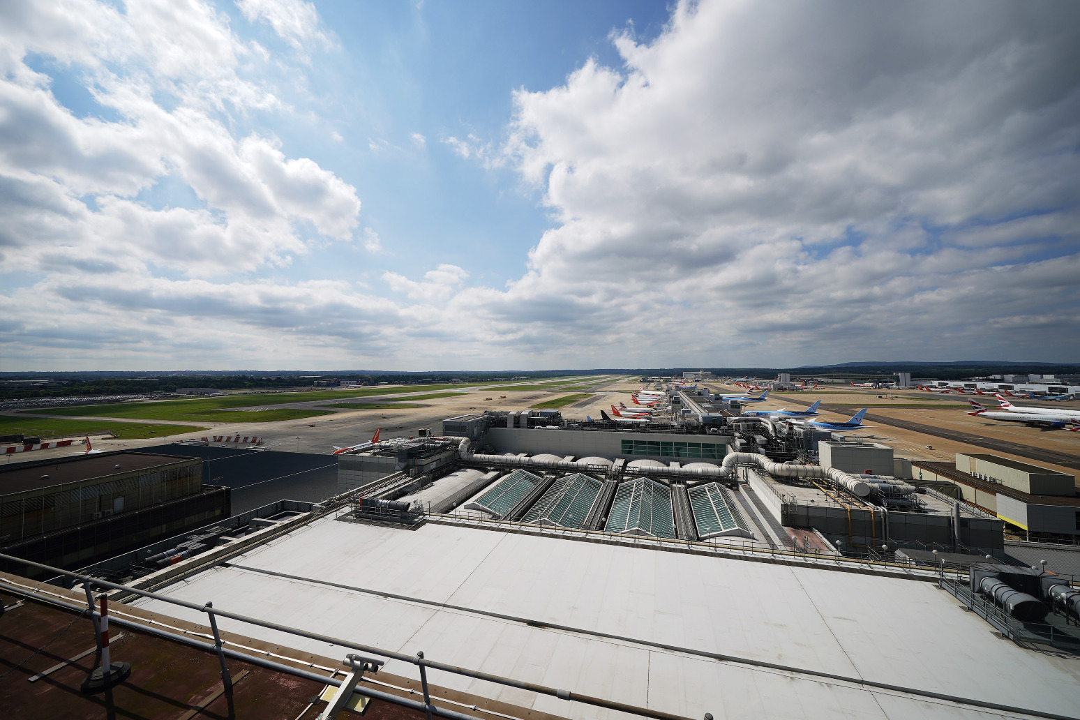 Flights diverted from Gatwick due to ‘IT issues’ in air traffic control tower 
