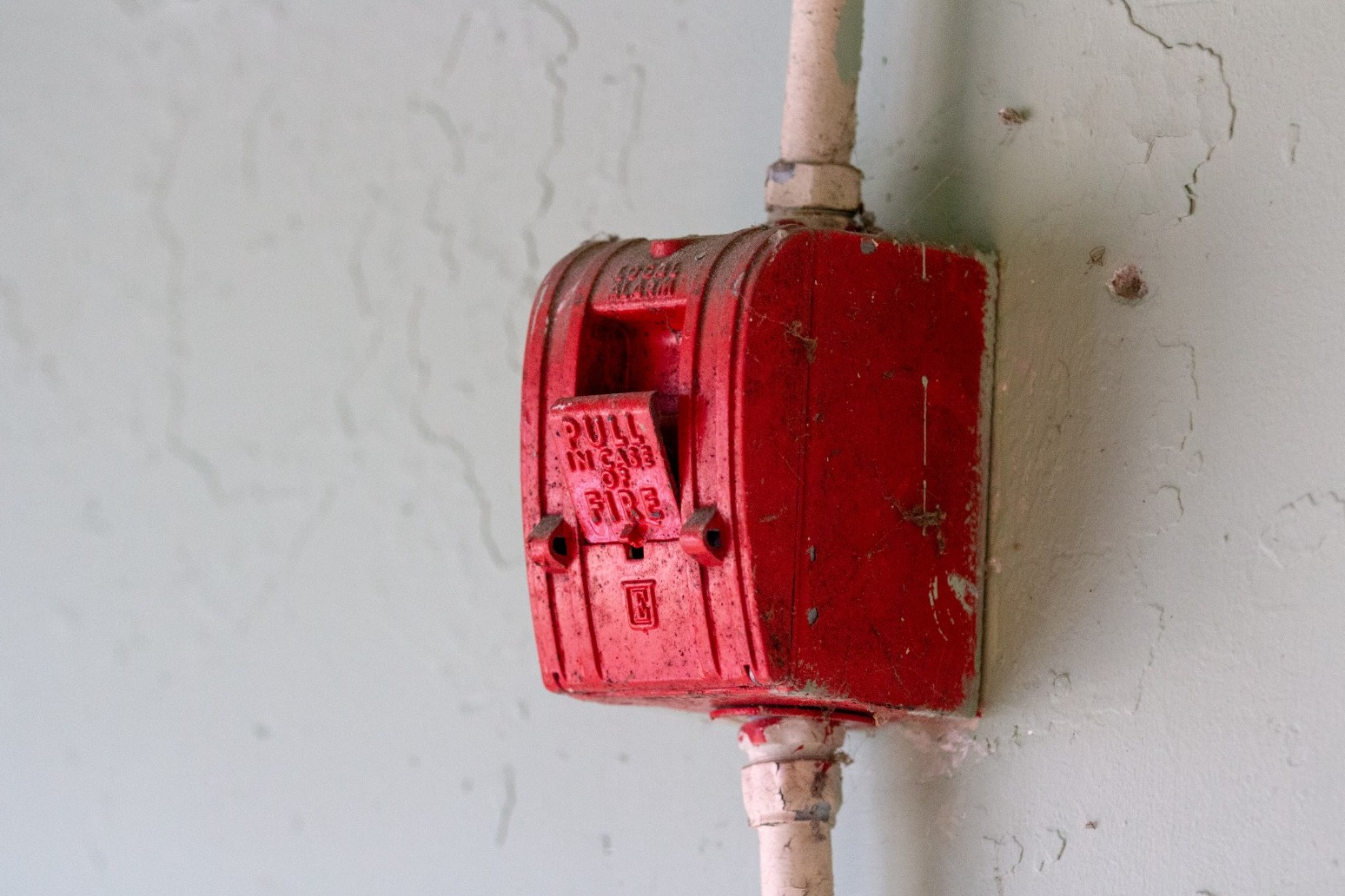 Government boosts support for new fire alarm regulations 