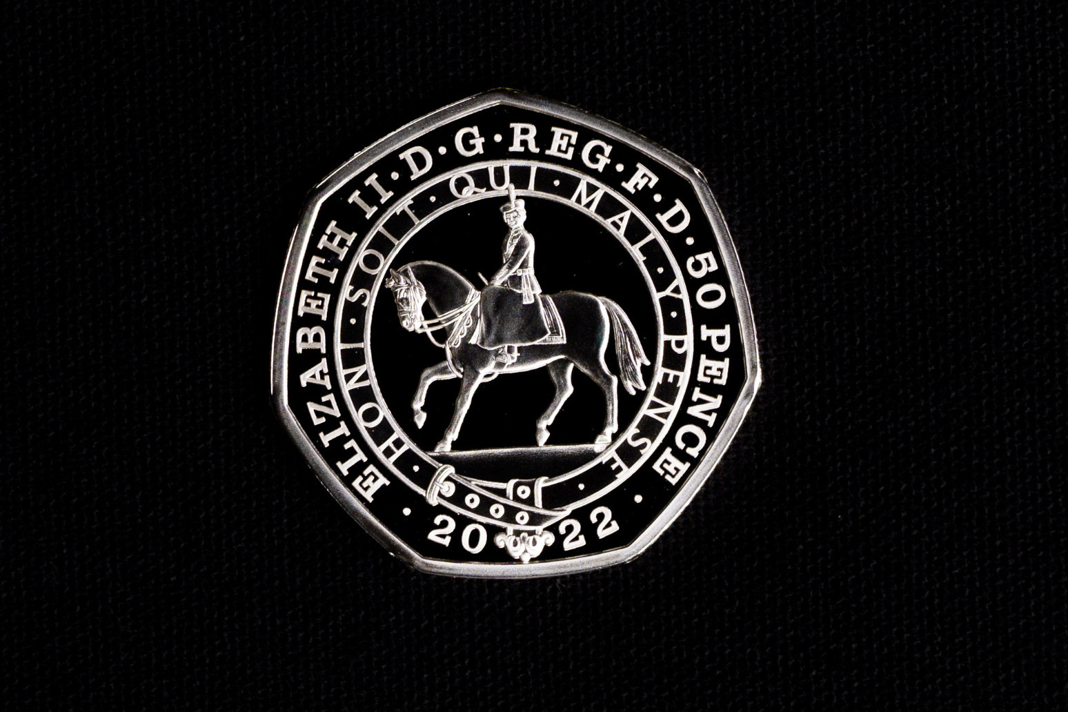 Royal Mint unveils commemorative coin of Queen on horseback for Platinum Jubilee 