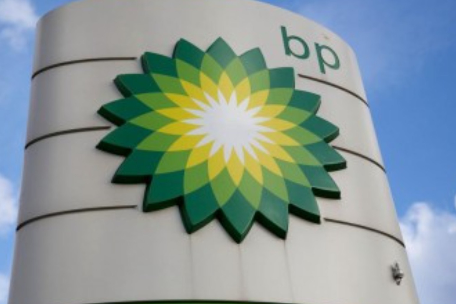 BP swings to highest annual profit in eight years 