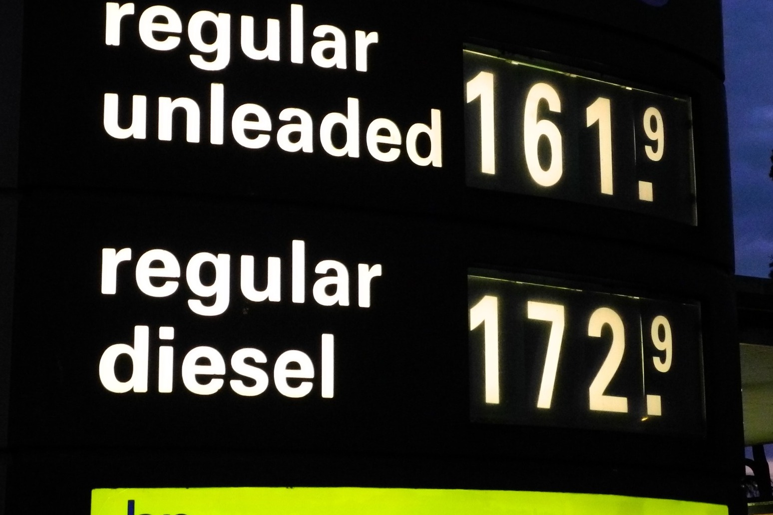 Families hit by rise in annual petrol costs of nearly £400 – Labour 