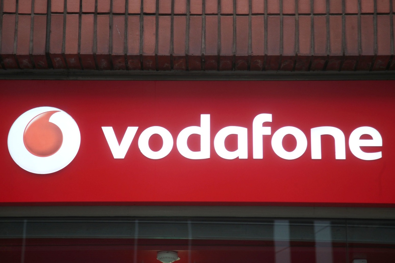 Vodafone to offer free mobile connectivity to 200,000 Ukrainian refugees 