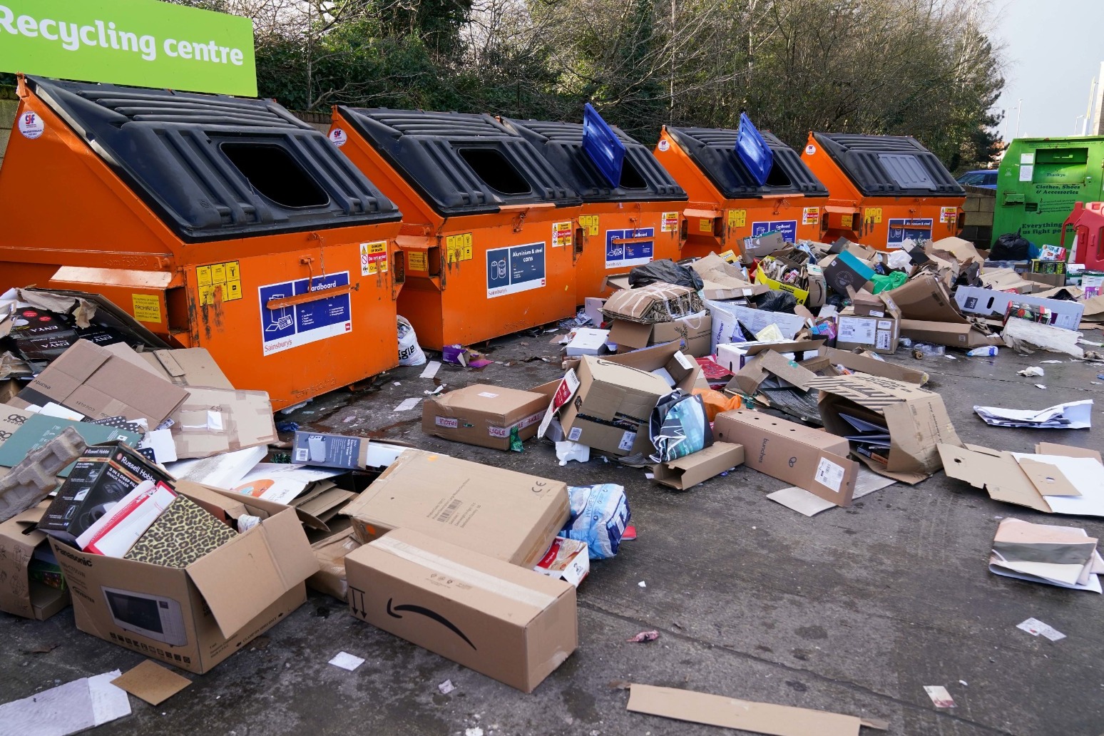 Ban all rubbish exports to crack down on waste crime, Environment Agency urges 