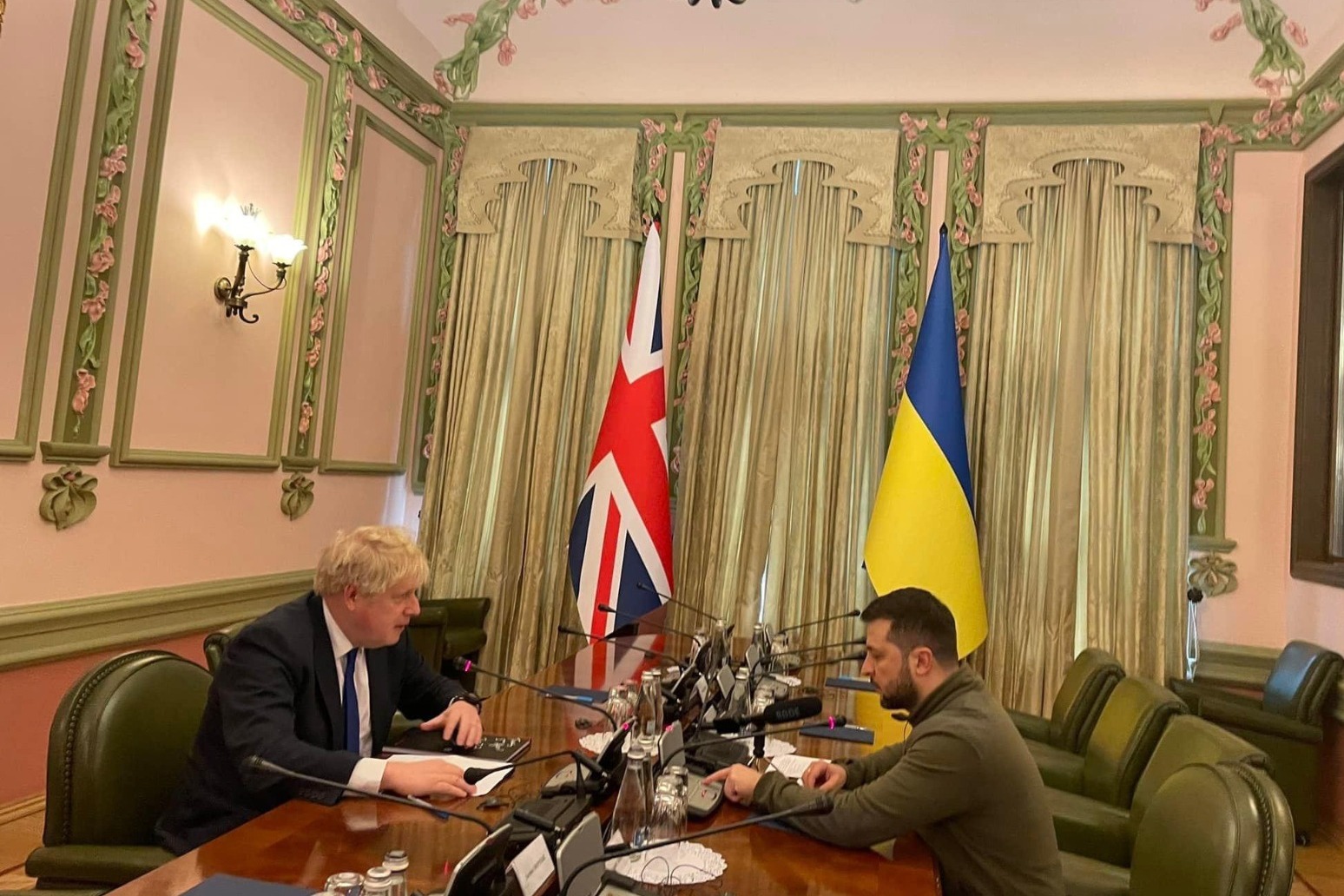 Boris Johnson meets President Zelensky in Kyiv 