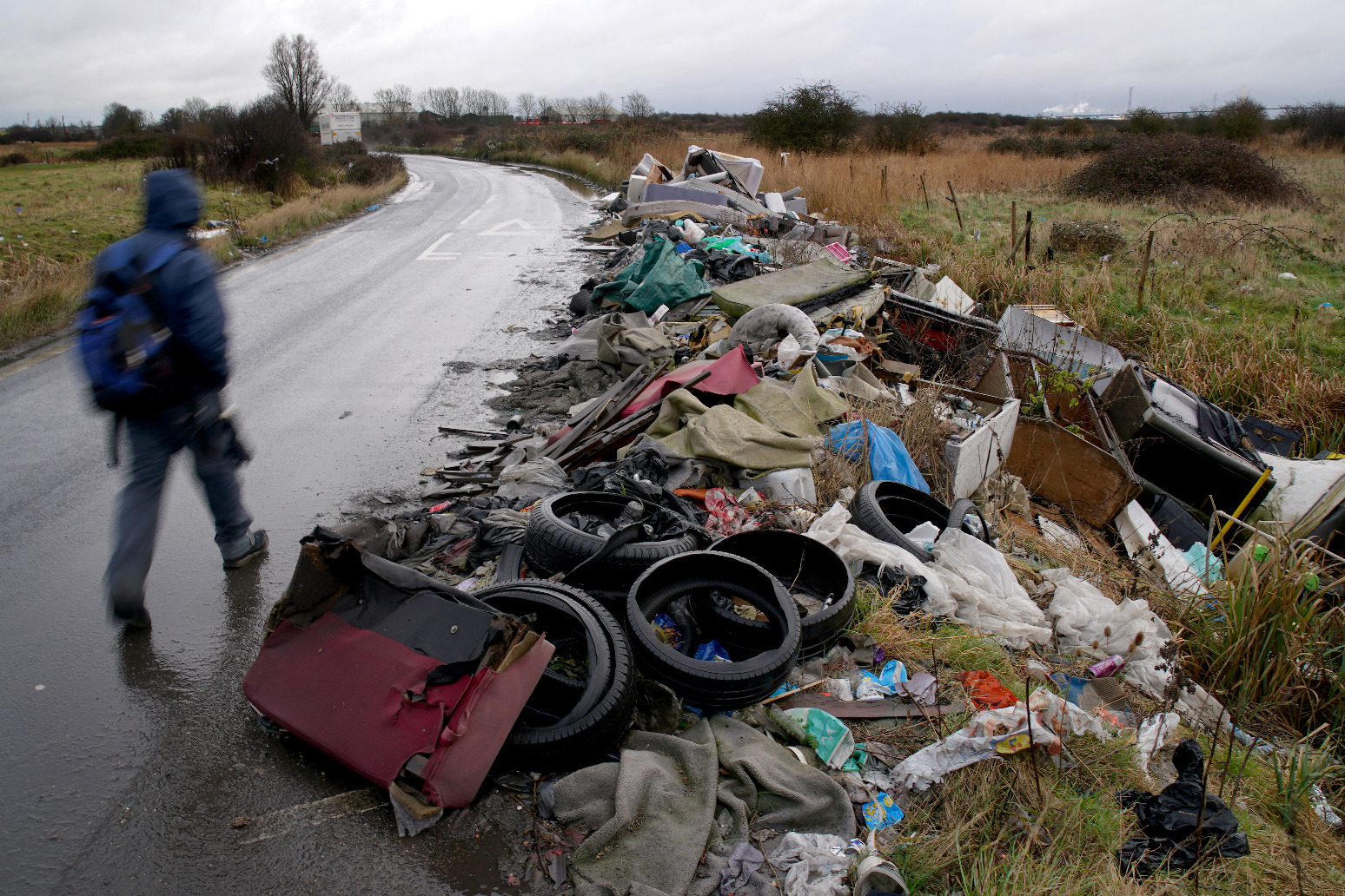 Government losing battle against crime gangs behind fly tipping 