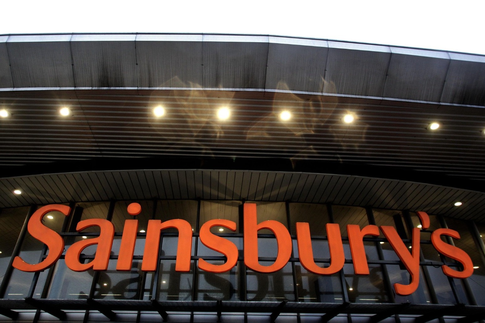 Sainsbury’s profits soar but bosses promise cost-of-living help 