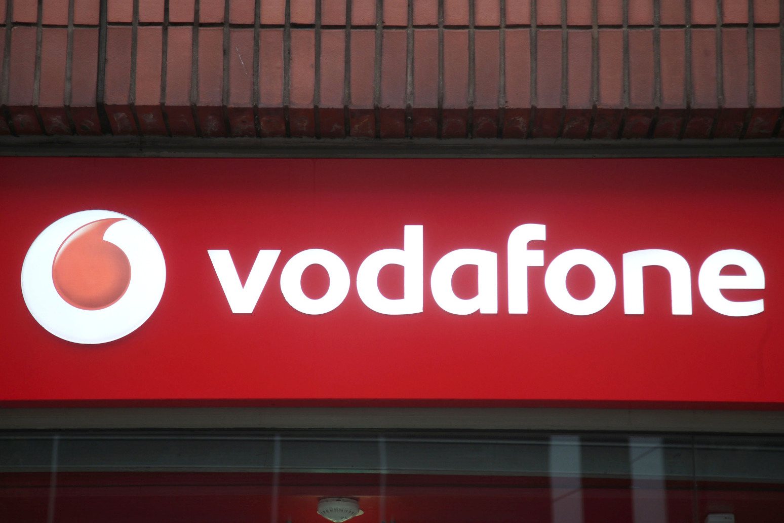 Vodafone expands mobile social tariff to those receiving benefits 
