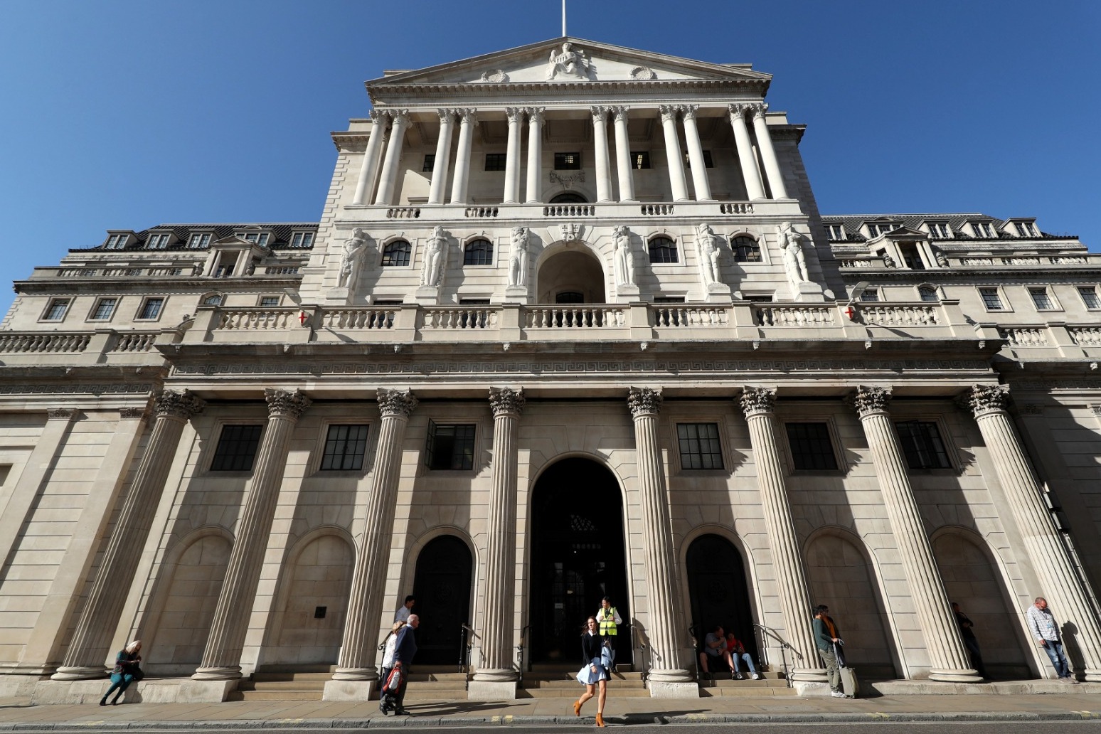 Bank of England set to hike interest rates to 13-year high to tackle cost crunch 