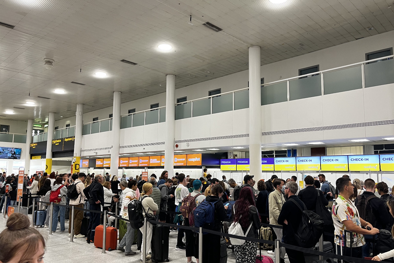 Flight chaos continues on eve of Platinum Jubilee bank holiday 