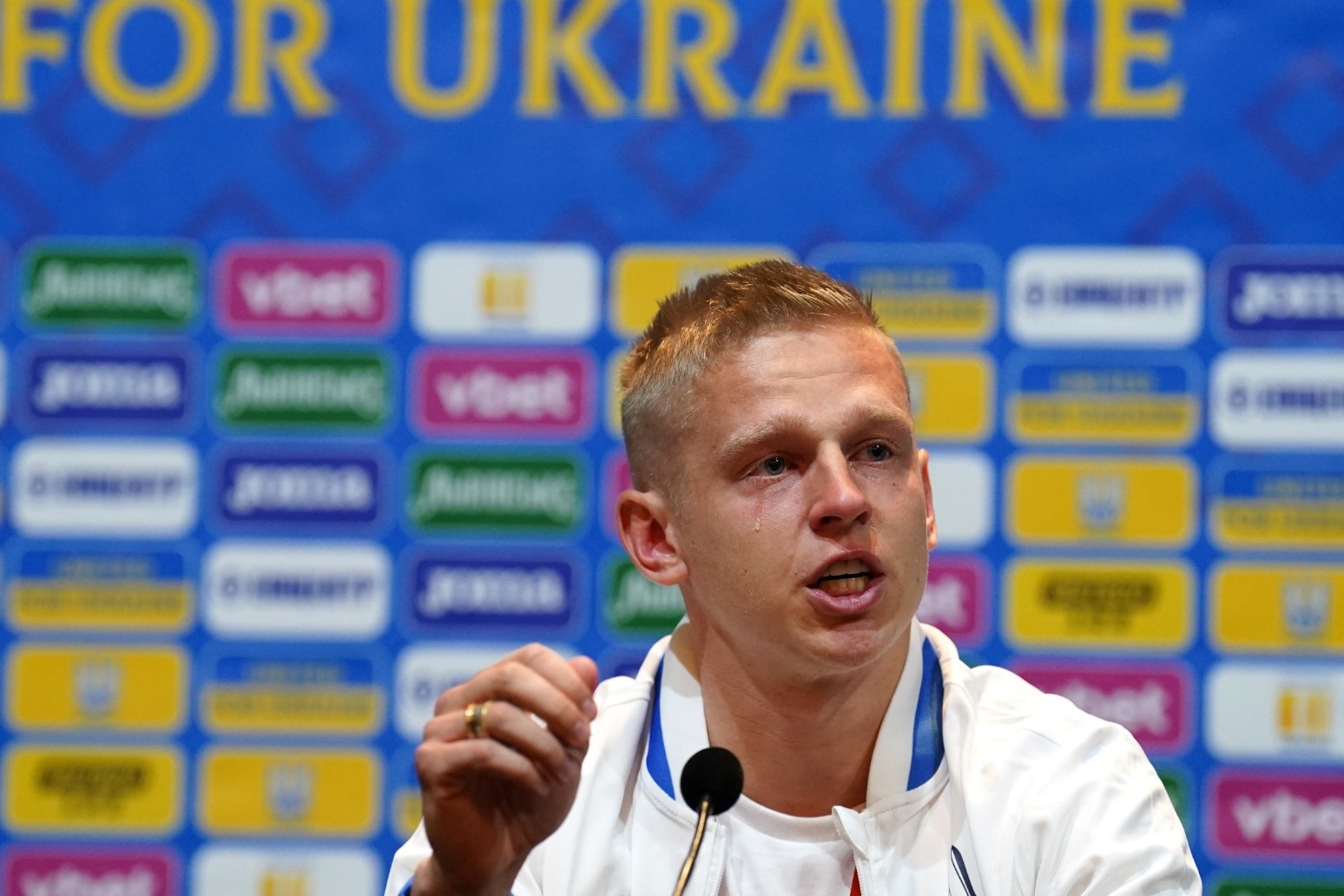 Oleksandr Zinchenko breaks down as he expresses World Cup hope for Ukrainians 