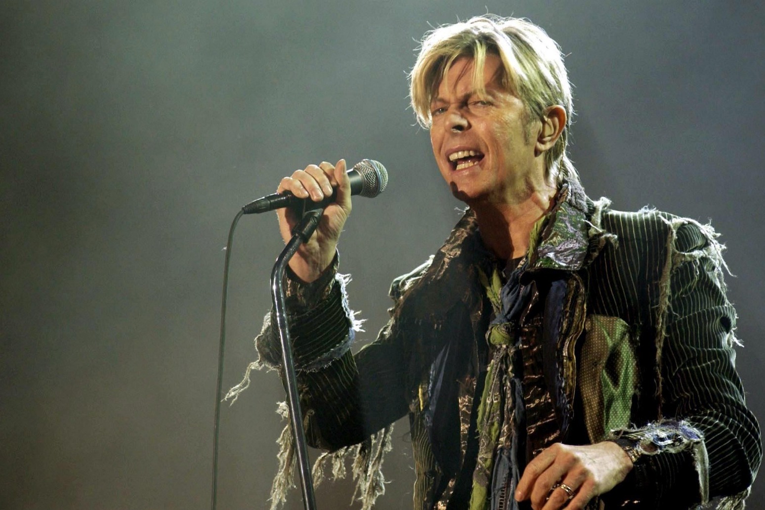 David Bowie’s handwritten Starman lyrics sell for five times auction estimate 