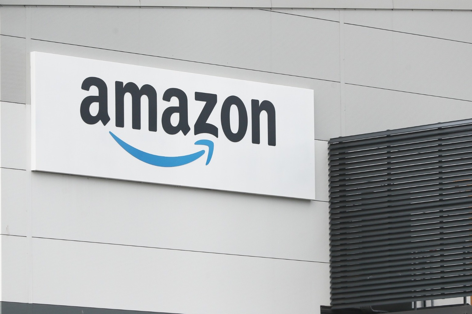 Amazon frontline workers to get special payment of up to £500 