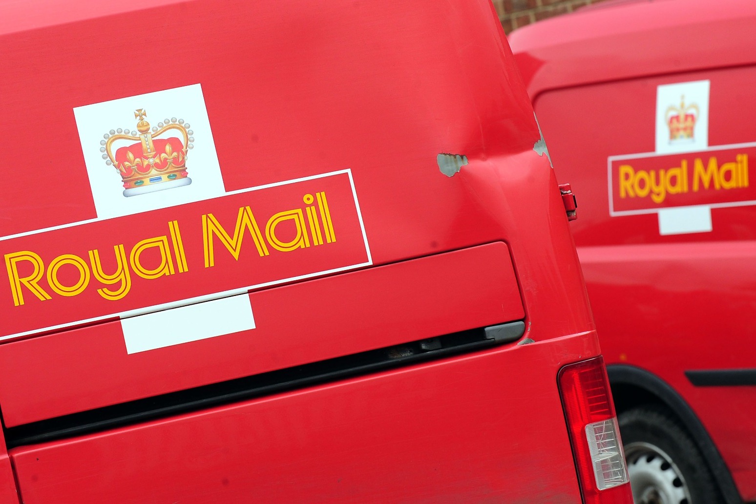 Royal Mail to axe around 6,000 jobs amid fresh strikes 