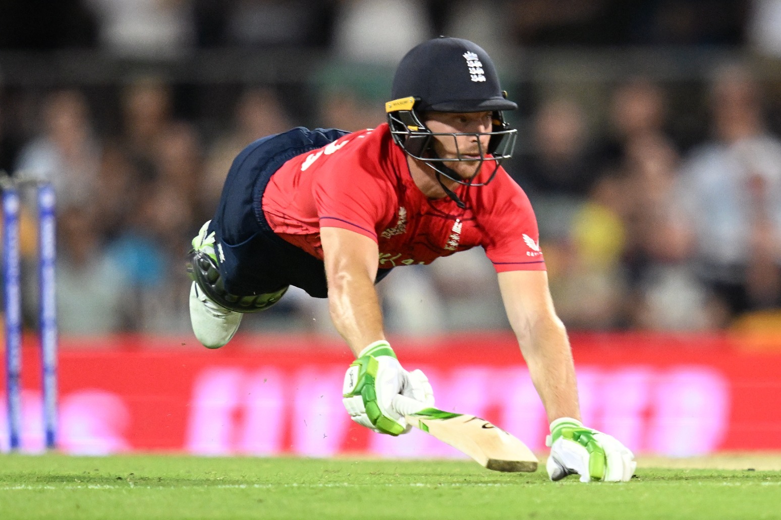 Jos Buttler leads England to 179 in T20 World Cup showdown with New Zealand 