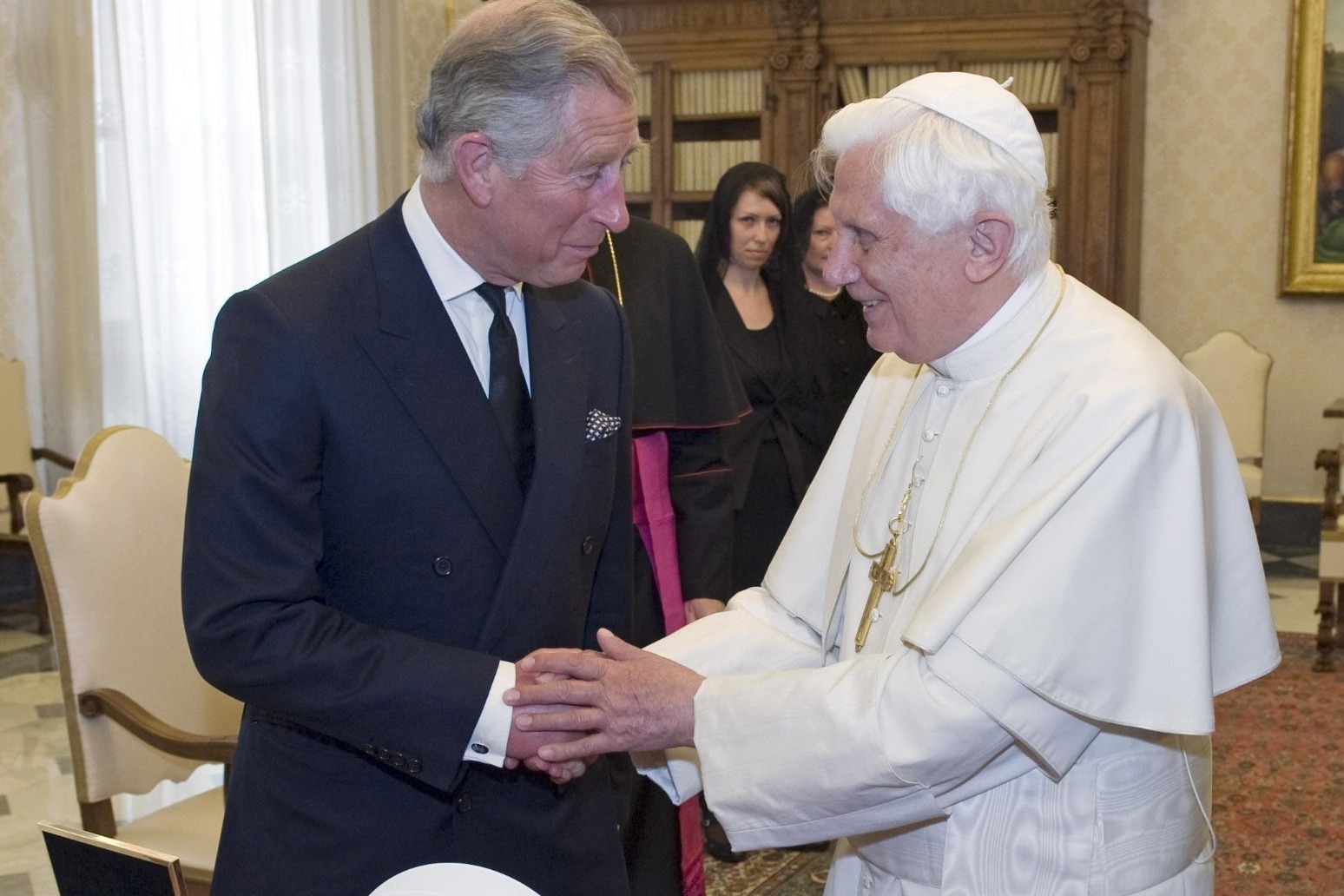 King expresses ‘deep sadness’ after death of former Pope Benedict 