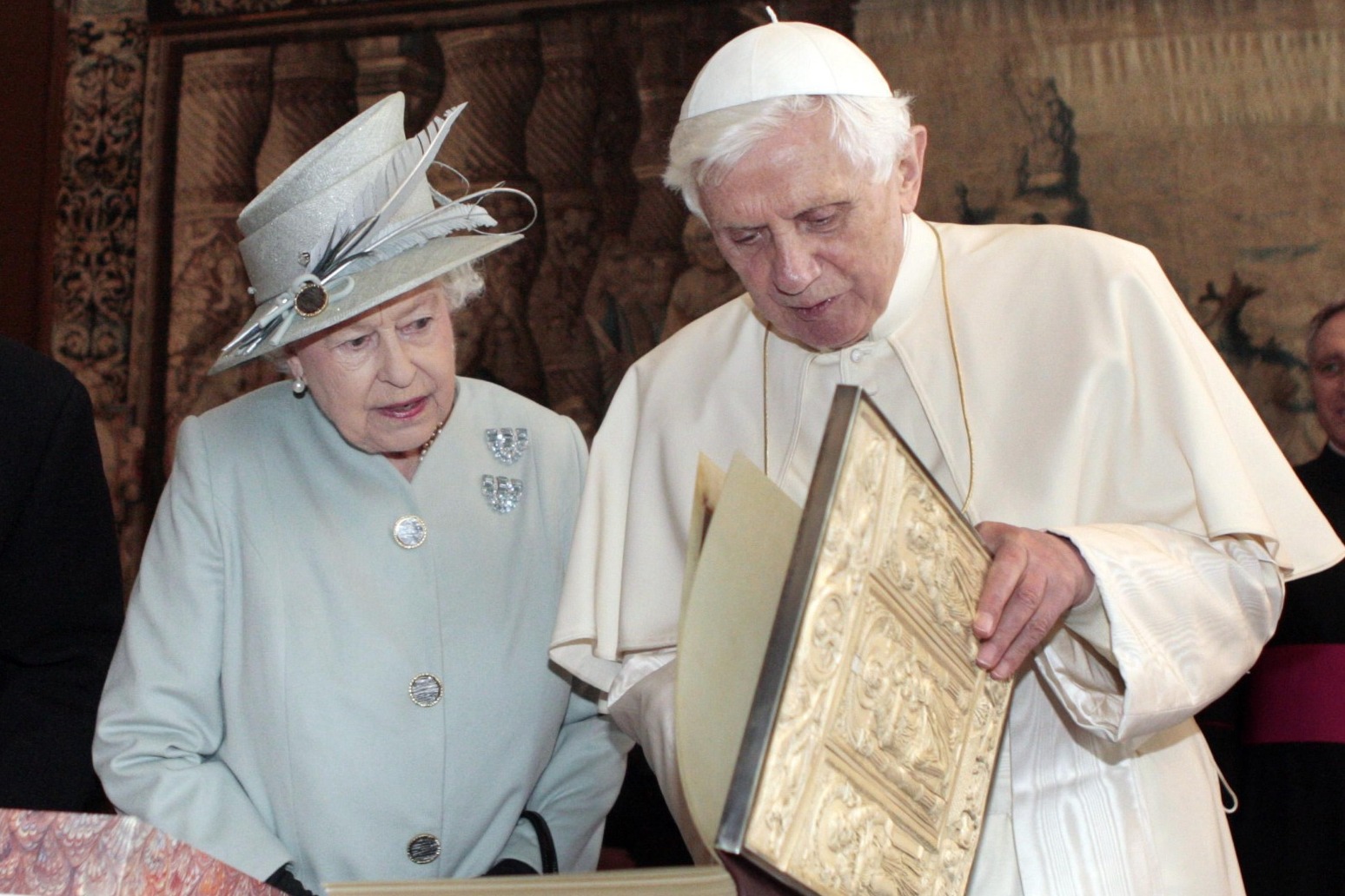 Tributes paid to ‘great theologian’ Pope Emeritus Benedict XVI after his death 