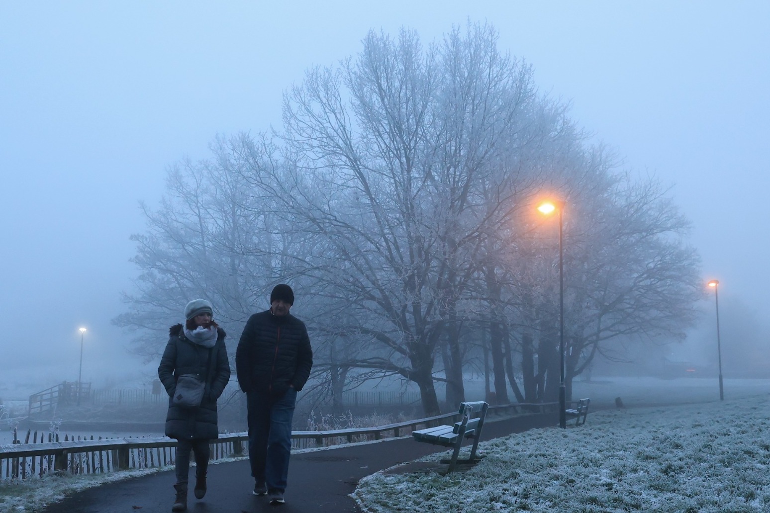 Fog warning but UK \'over the worst\' say experts 