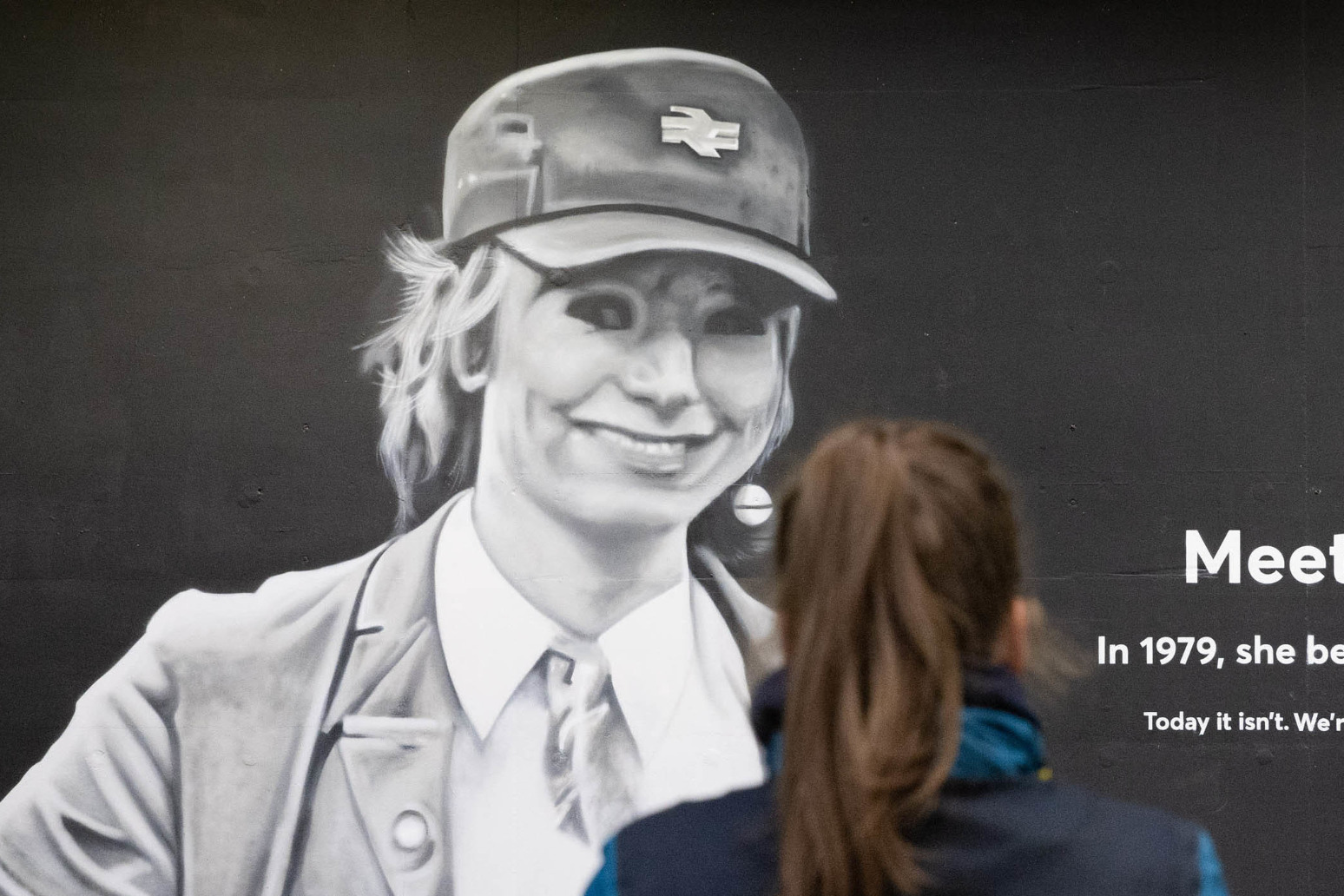 Mural unveiled to celebrate pioneering female train driver 