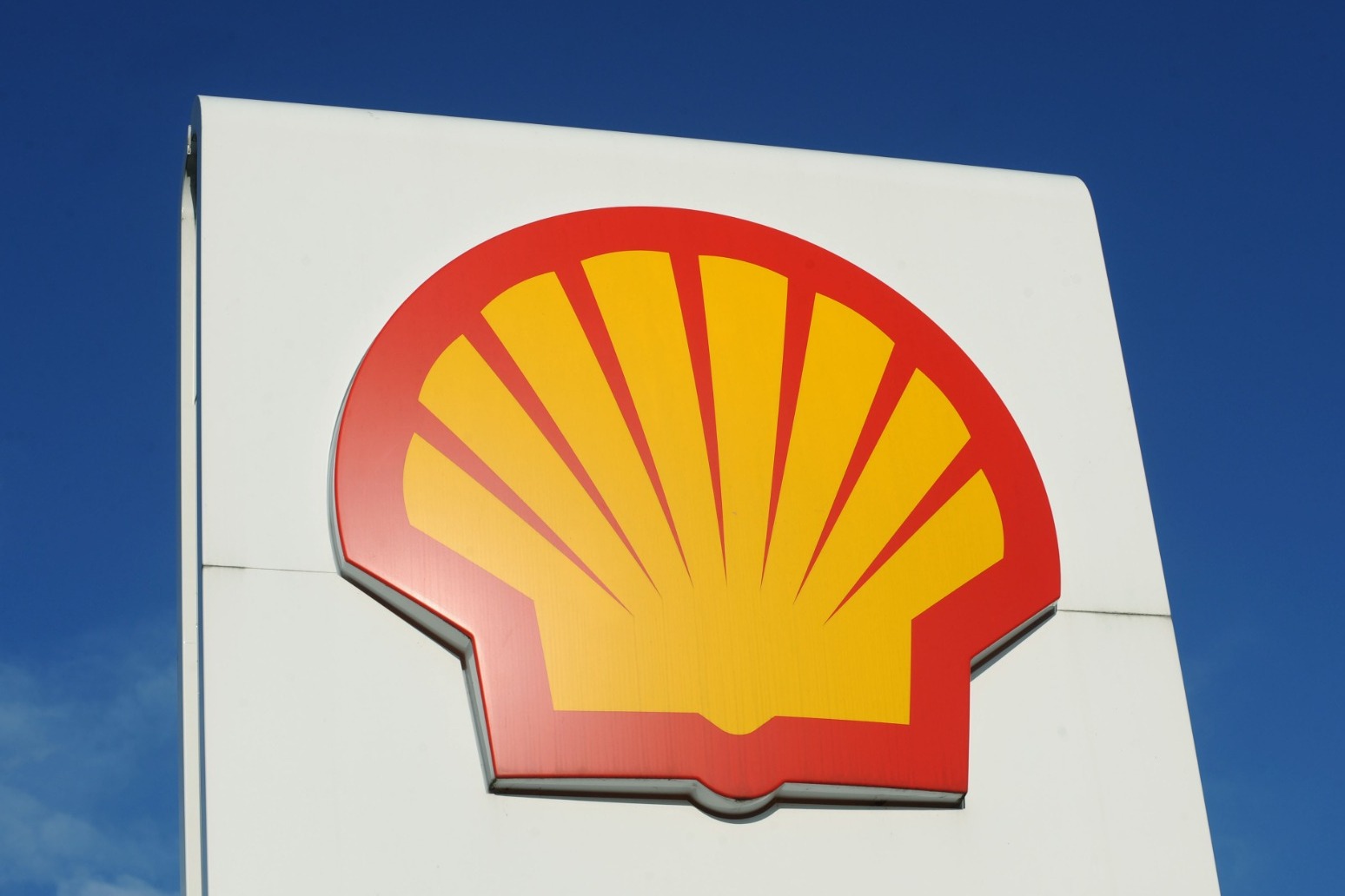 Shell profits expected to dip from recent highs after gas price drop 