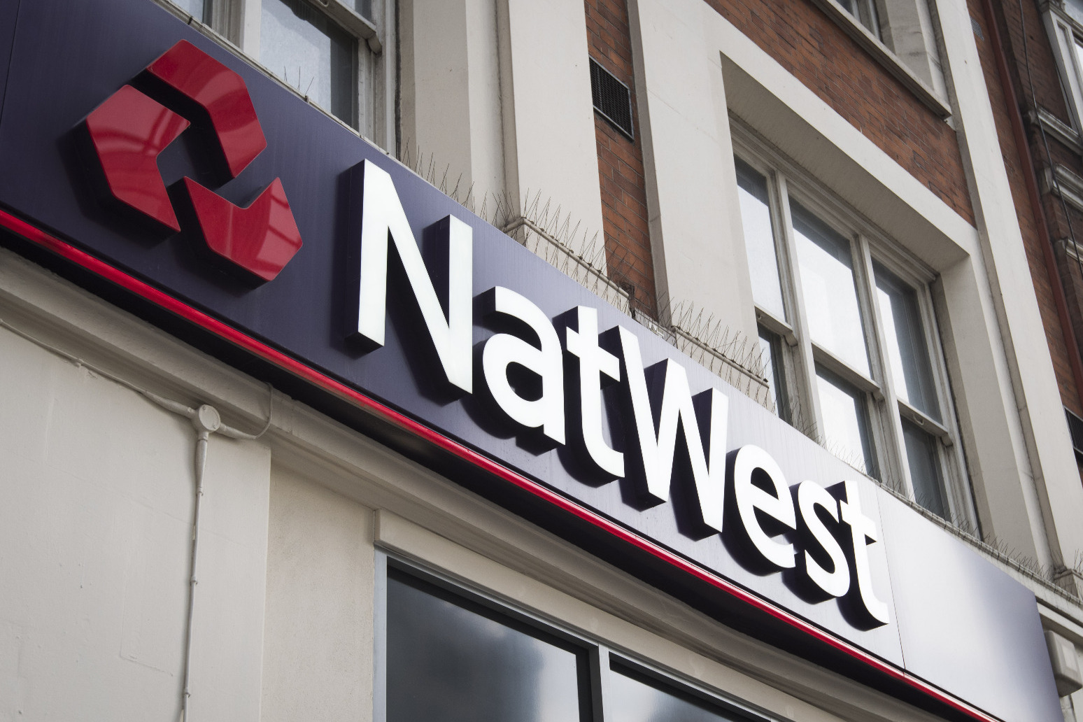 NatWest launches new £200 switching offer and increases savings account rate 