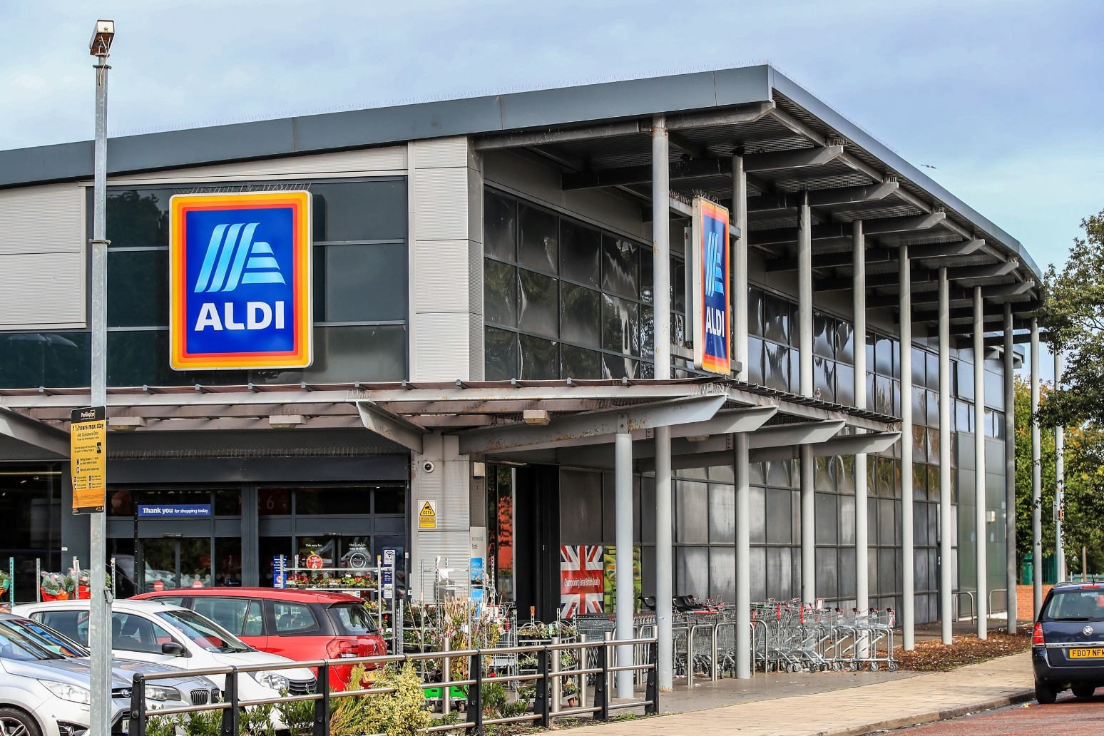 Aldi hands shopworkers another pay rise to £11.40 per hour 