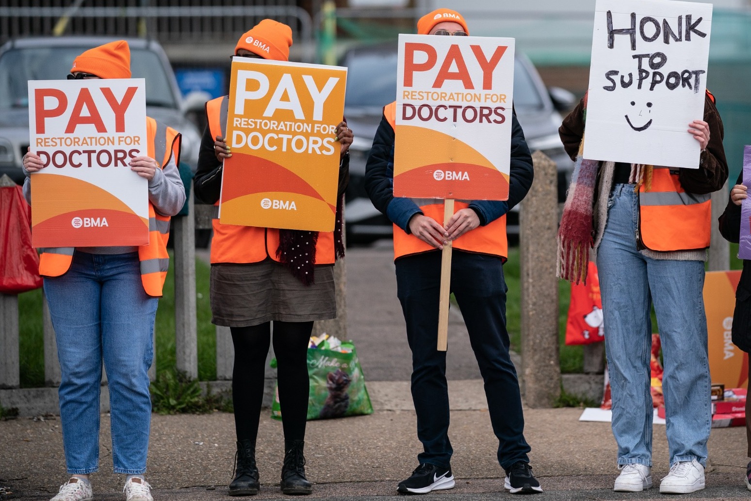 Thousands of NHS appointments cancelled as junior doctors strike 