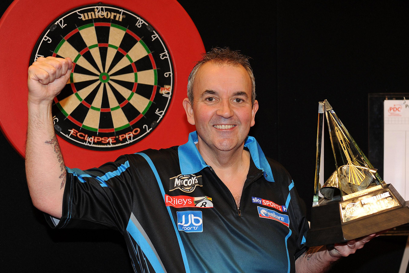 Phil Taylor to retire from darts at the end of next year 